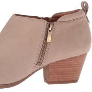 Franco Sarto Granite tan ankle booties w/ zippers